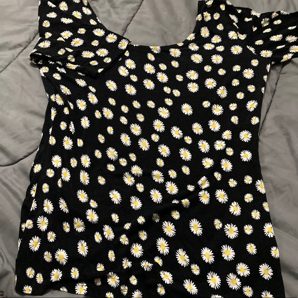 Quarter sleeved daisy shirt